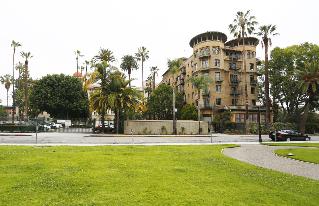 Historic Castle Green Hotel & Apartments in Pasadena, CA - Foto de edificio