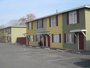 Mid-Town Townhomes in Bakersfield, CA - Building Photo - Building Photo