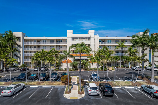 Bahia Vista III in St. Petersburg, FL - Foto de edificio - Building Photo