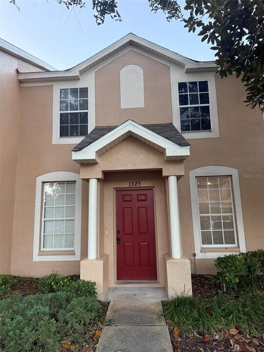 1325 Lyonshire Dr in Zephyrhills, FL - Building Photo
