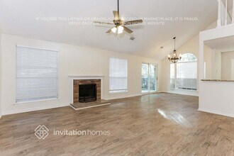 1010 Silver Spruce Dr in Arlington, TX - Building Photo - Building Photo