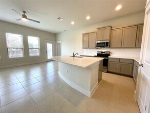 13001 Hymeadow Dr in Austin, TX - Building Photo - Building Photo