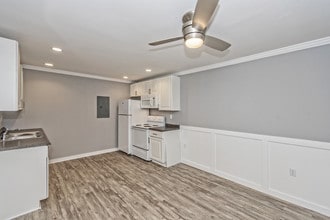 1102 N Hillside Dr in Charleston, SC - Building Photo - Building Photo