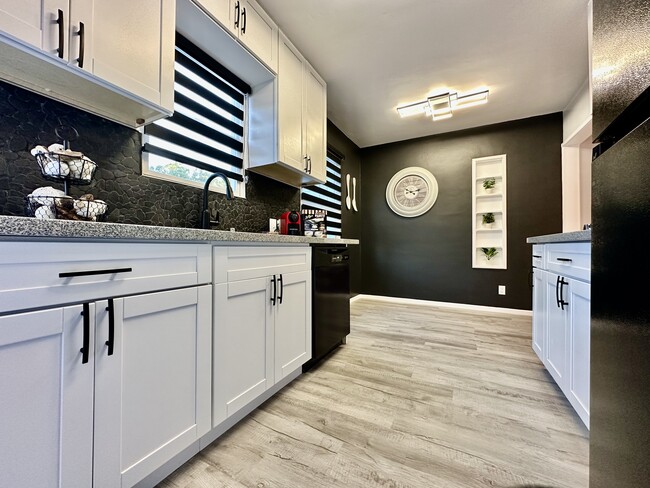 1220 N Cordova St, Unit 1220