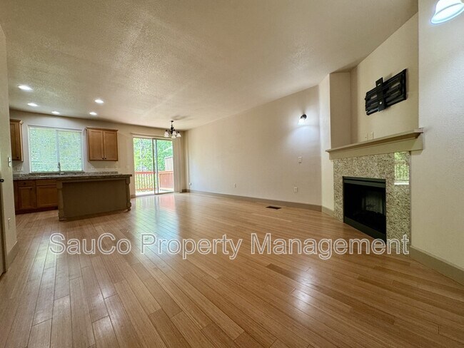 2061 NE 49th Way in Hillsboro, OR - Building Photo - Building Photo