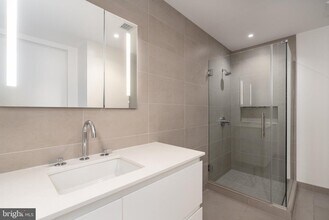 1630 Columbia Rd NW in Washington, DC - Foto de edificio - Building Photo