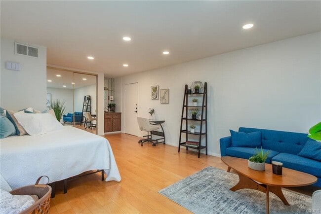 1735 N Fuller Ave, Unit 1735 Fuller #425 in Los Angeles, CA - Foto de edificio - Building Photo