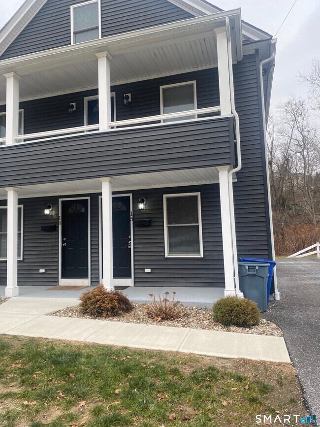 13 Railroad Ave in Beacon Falls, CT - Building Photo - Building Photo