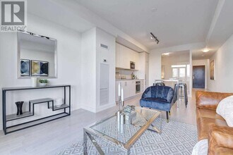 330 Richmond St W in Toronto, ON - Building Photo - Building Photo