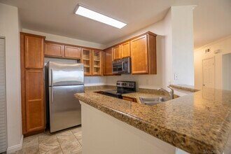3835 Elijah Ct-Unit -524 in San Diego, CA - Foto de edificio - Building Photo