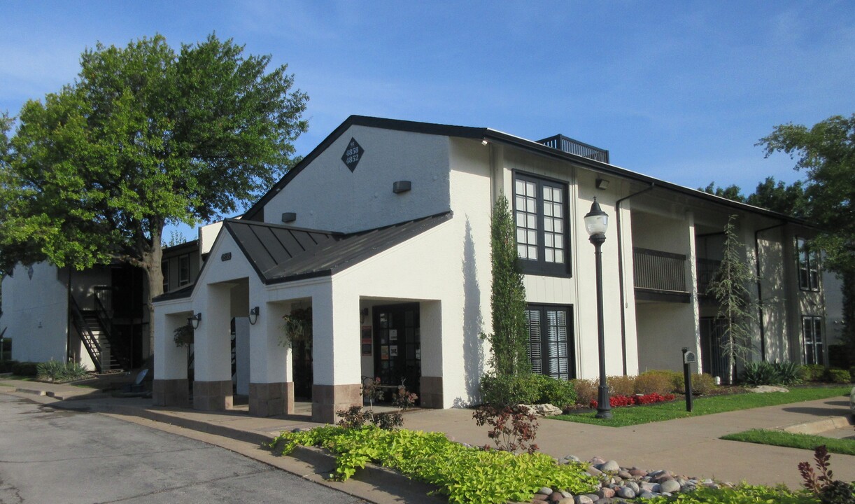 Westminster Apartments in Tulsa, OK - Building Photo