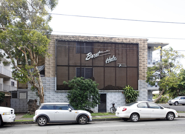 Beretania Hale in Honolulu, HI - Foto de edificio - Building Photo