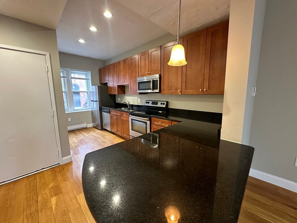 40 Medford St, Unit 1 in Chelsea, MA - Foto de edificio