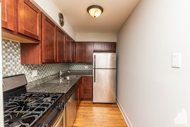 445 W Barry Ave, Unit 404