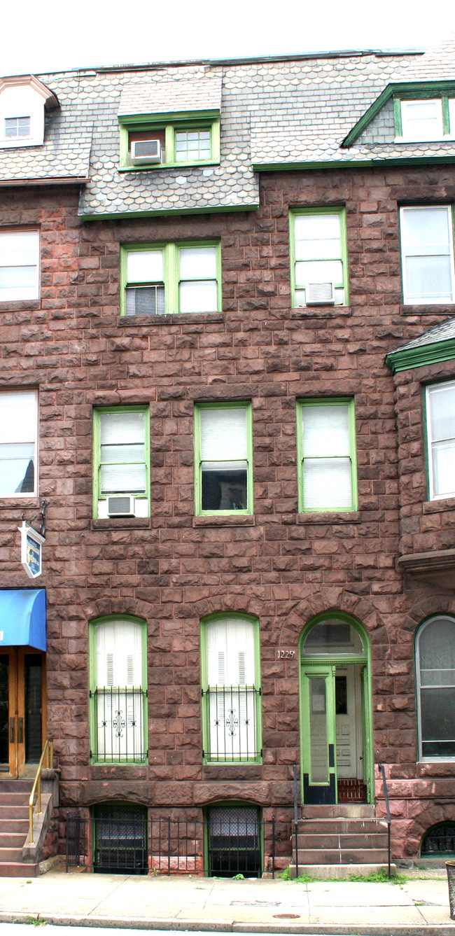 1229 N Calvert in Baltimore, MD - Building Photo - Building Photo