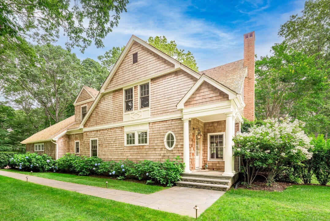 147 Wainscott Harbor Rd in Sagaponack, NY - Building Photo