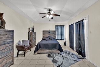 Sangria Sunset Villas in Weslaco, TX - Foto de edificio - Interior Photo