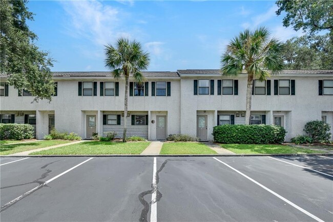 104 Courtyard Villas Ln in St. Simons Island, GA - Building Photo - Building Photo