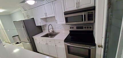 2621 Grant St in Hollywood, FL - Building Photo - Building Photo