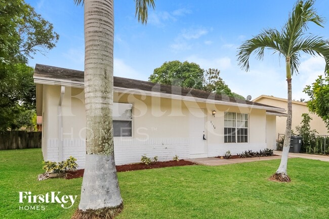 6126 Arcade Ct in Greenacres, FL - Building Photo - Building Photo