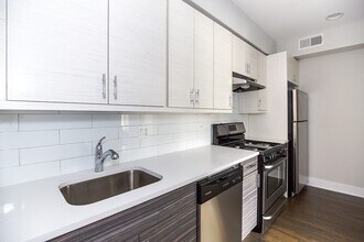 3924 N Janssen Ave, Unit 1 in Chicago, IL - Building Photo - Building Photo