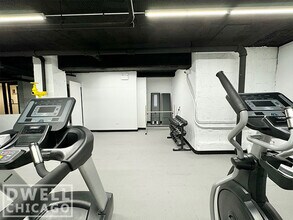 940 W Carmen Ave, Unit 2 in Chicago, IL - Building Photo - Building Photo