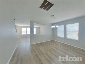 8034 Cavern Hill in San Antonio, TX - Building Photo - Building Photo