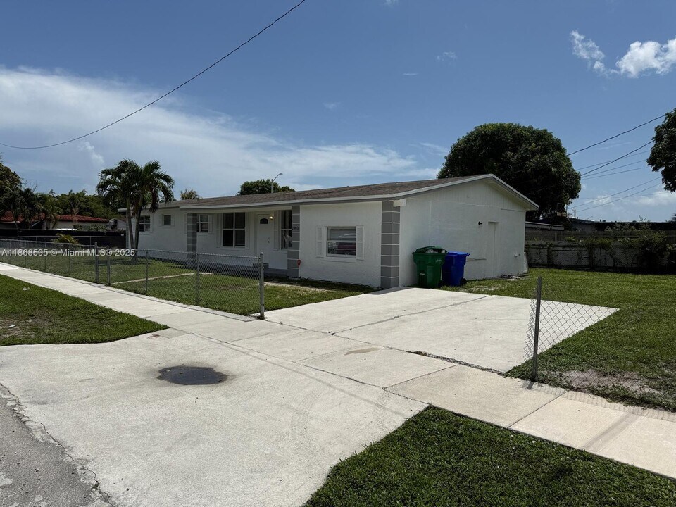 2900 NW 5th St in Fort Lauderdale, FL - Building Photo