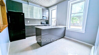 12-15 31st Drive, 2 in Queens, NY - Building Photo - Building Photo