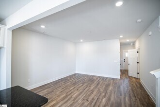 45 Mardale Ln in Greenville, SC - Foto de edificio - Building Photo
