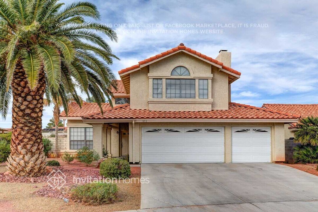 371 Bradford Dr in Henderson, NV - Building Photo
