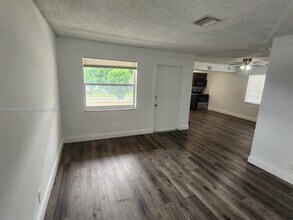4117 Woodside Dr in Coral Springs, FL - Building Photo - Building Photo