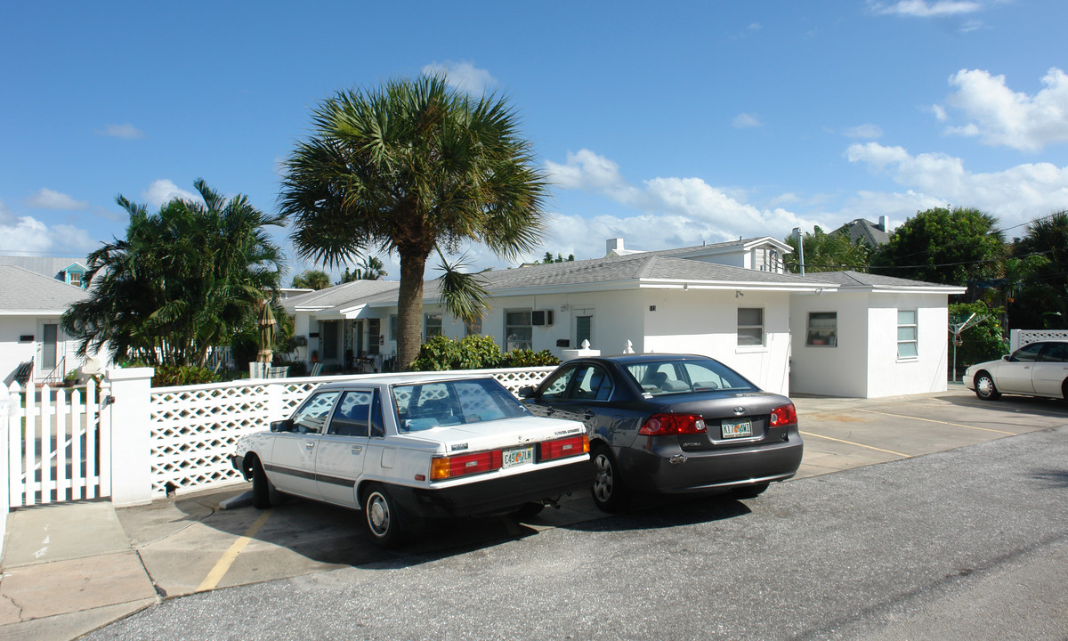 107 S Palmway in Lake Worth, FL - Building Photo