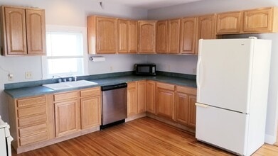 18 King St, Unit Room for rent in Westfield, MA - Building Photo - Building Photo