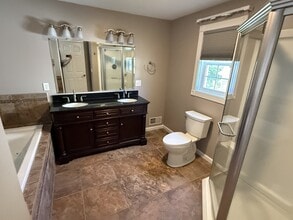 233 Country Club Rd in New Britain, CT - Building Photo - Building Photo