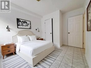 4 Greenbrook Dr in Toronto, ON - Building Photo - Building Photo