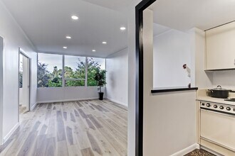 2701 Westheimer Rd in Houston, TX - Foto de edificio - Building Photo