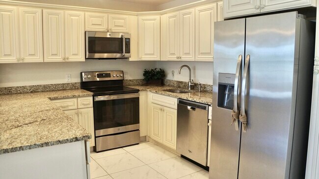 42 Sussex E in West Palm Beach, FL - Building Photo - Building Photo