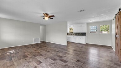 206 5th St in Burnet, TX - Building Photo - Building Photo