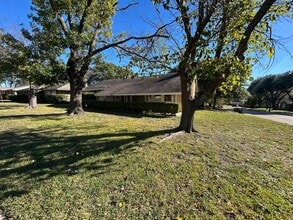 950 Magnolia Ln in Lancaster, TX - Building Photo - Building Photo