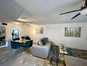 6843 NW 29th Ave in Fort Lauderdale, FL - Building Photo - Building Photo