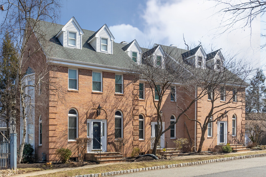 331 Main St in Metuchen, NJ - Building Photo