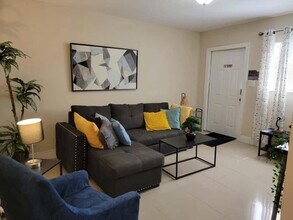 441 NW 7th Terrace, Unit 2 in Fort Lauderdale, FL - Building Photo - Building Photo