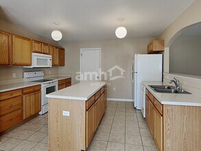 13819 Gentle Woods Ave in Riverview, FL - Foto de edificio - Building Photo