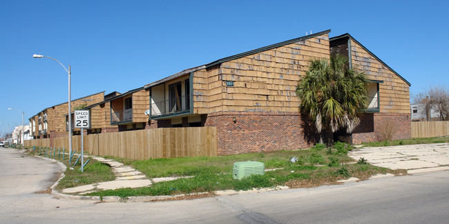 Cedar Creek Apartments in New Orleans, LA - Foto de edificio - Building Photo