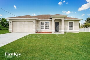 3506 NE 18th Pl in Cape Coral, FL - Building Photo