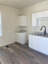 2419 NE Madison Ave in Peoria, IL - Building Photo