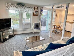 34 Ellery Ave in Middletown, RI - Building Photo - Building Photo