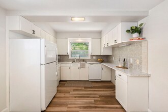 75 S Fremont St NE in Rockford, MI - Building Photo - Building Photo