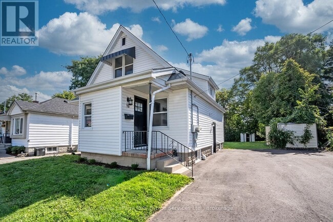 property at 235 E 21st St